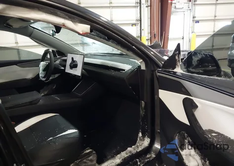 2026 Tesla Model Y Long Range Launch Series/Premium All-Wheel Drive z USA, uszkodzony, nr VIN 7SAYGDEE2TF449912